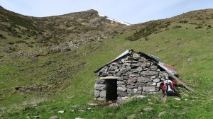 Cabane sous le col de Nabails
